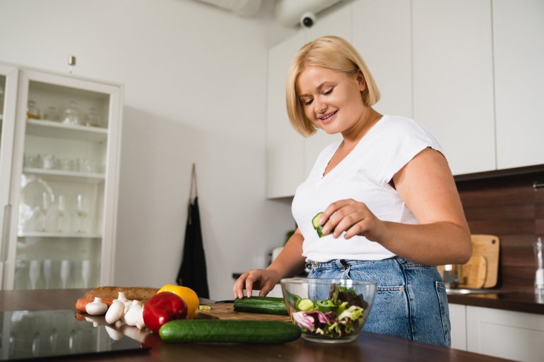 Frau nimmt ab ohne Sport