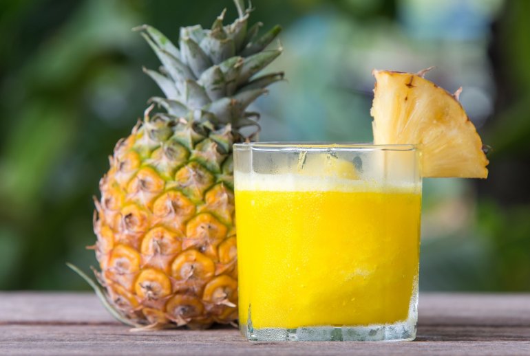 Ananas und Ananassaft