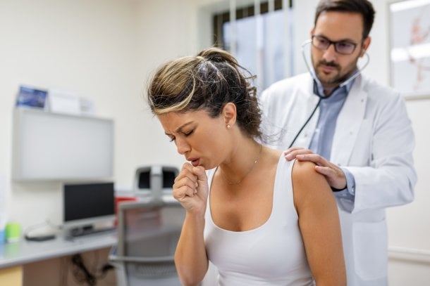 Häufiges Symptom bei Asthma: Geräusche beim Atmen