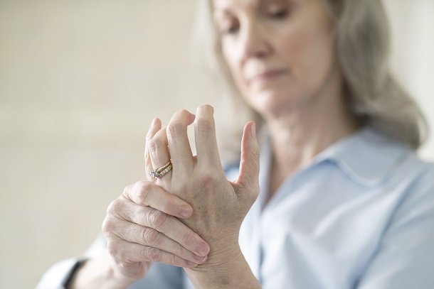 Gelenkschmerzen mit Homöopathie behandeln