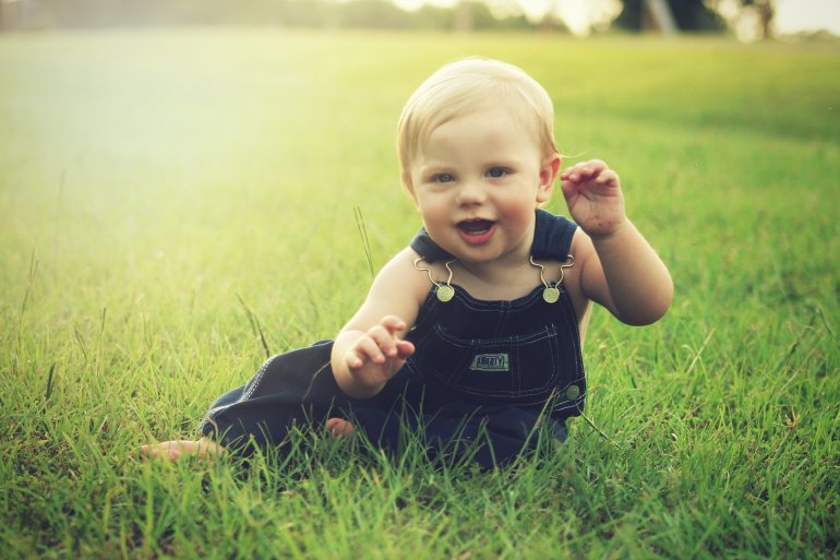 Baby mit Hüftdysplasie