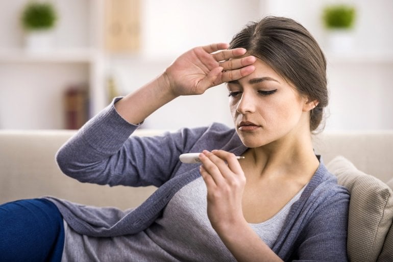 Frau mit Fieber infolge von Leptospirose