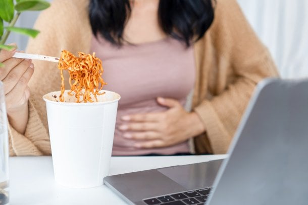 Magenkrämpfe nach dem Essen – gewisse Nahrungsmittel meiden