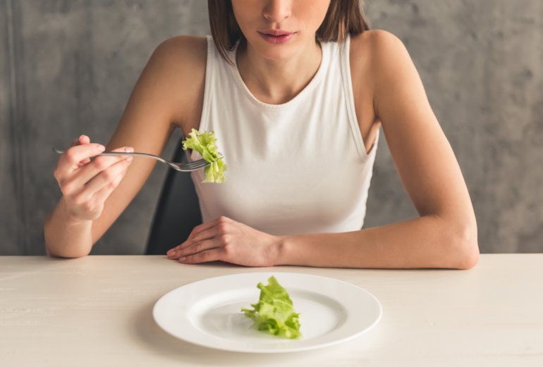 An Magersucht leidende Frau