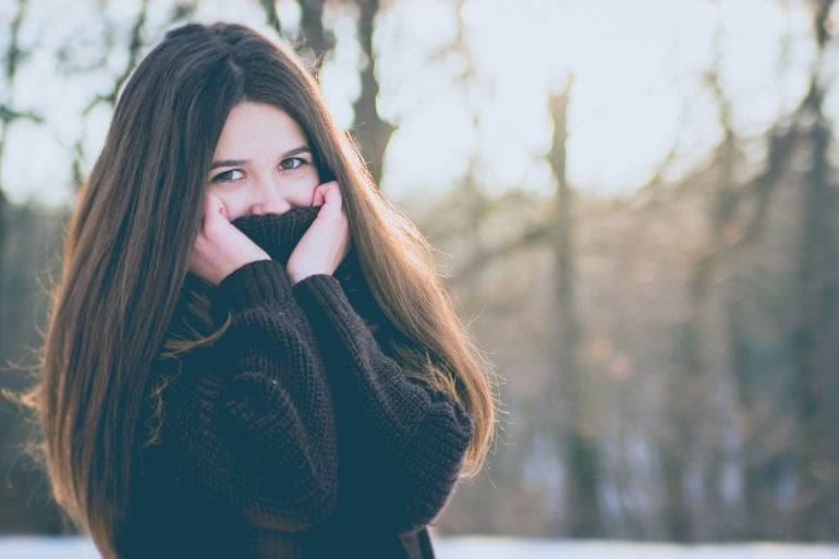 Mädchen mit starkem Immunsystem im Winter