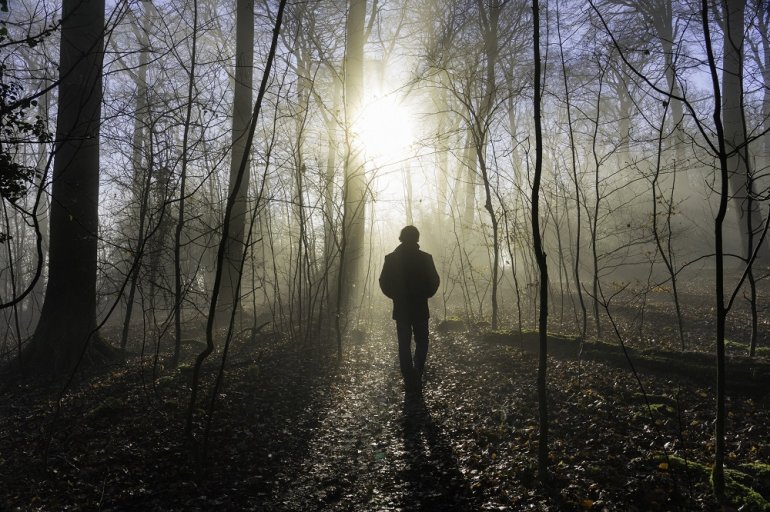 Mann mit Winterdepression