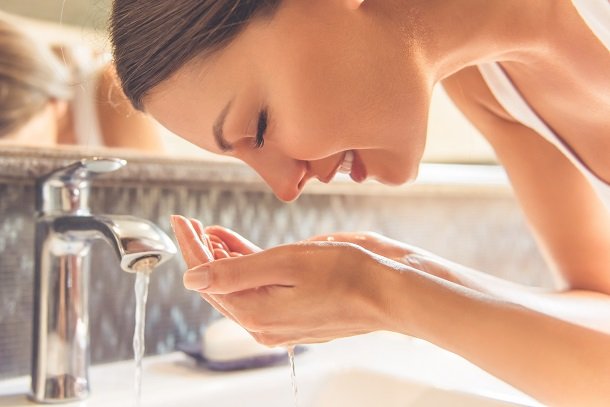 Wechselbad für die Augen: warmes und kaltes Wasser